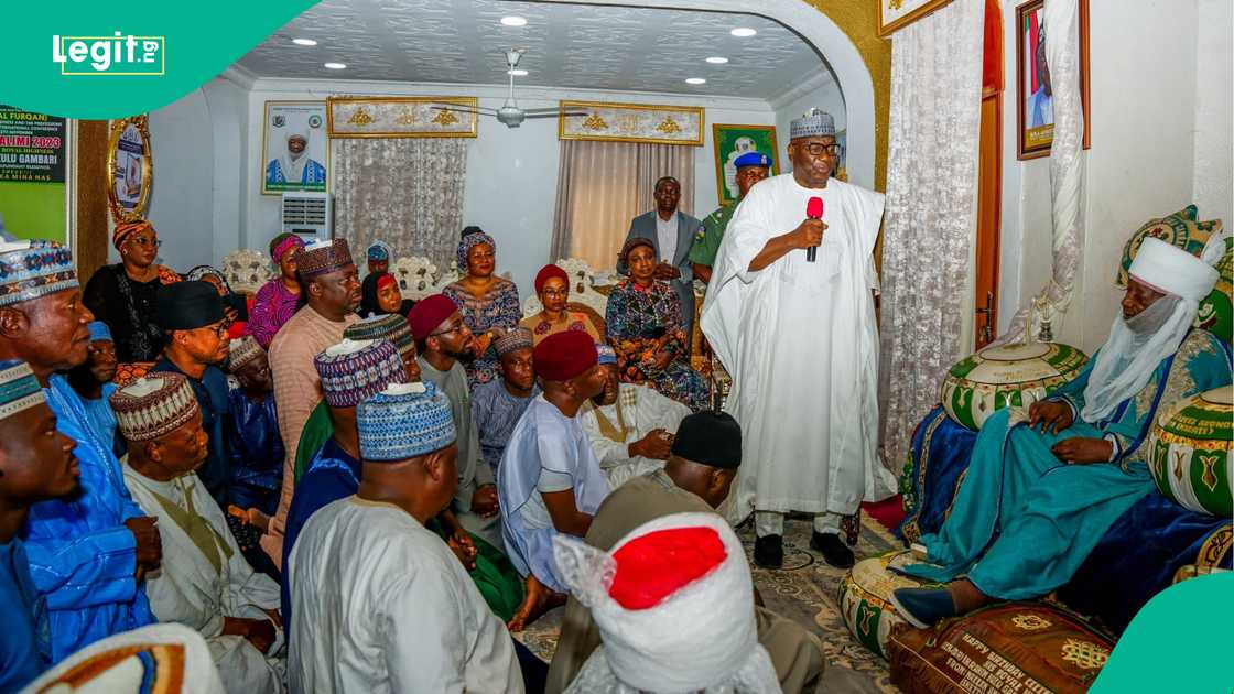 Sarkin Ilorin ya yiwa gwamnan Kwara nadin sarauta