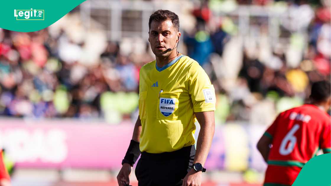 Referee, Purple Card, FIFA, Serie C, World Cup, Challenge Card. Referee, Purple Card, FIFA, Serie C, World Cup, Challenge Card.