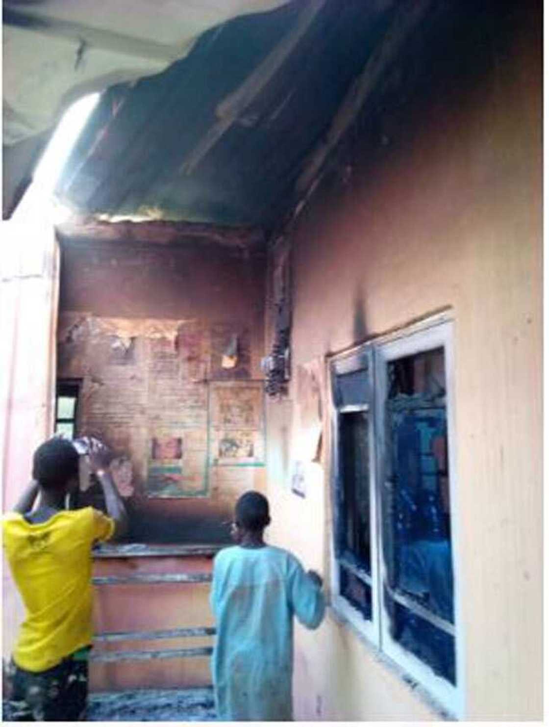 Yan Boko Haram sun bankawa asibiti wuta a jihar Yobe Yan Boko Haram sun bankawa asibiti wuta a jihar Yobe