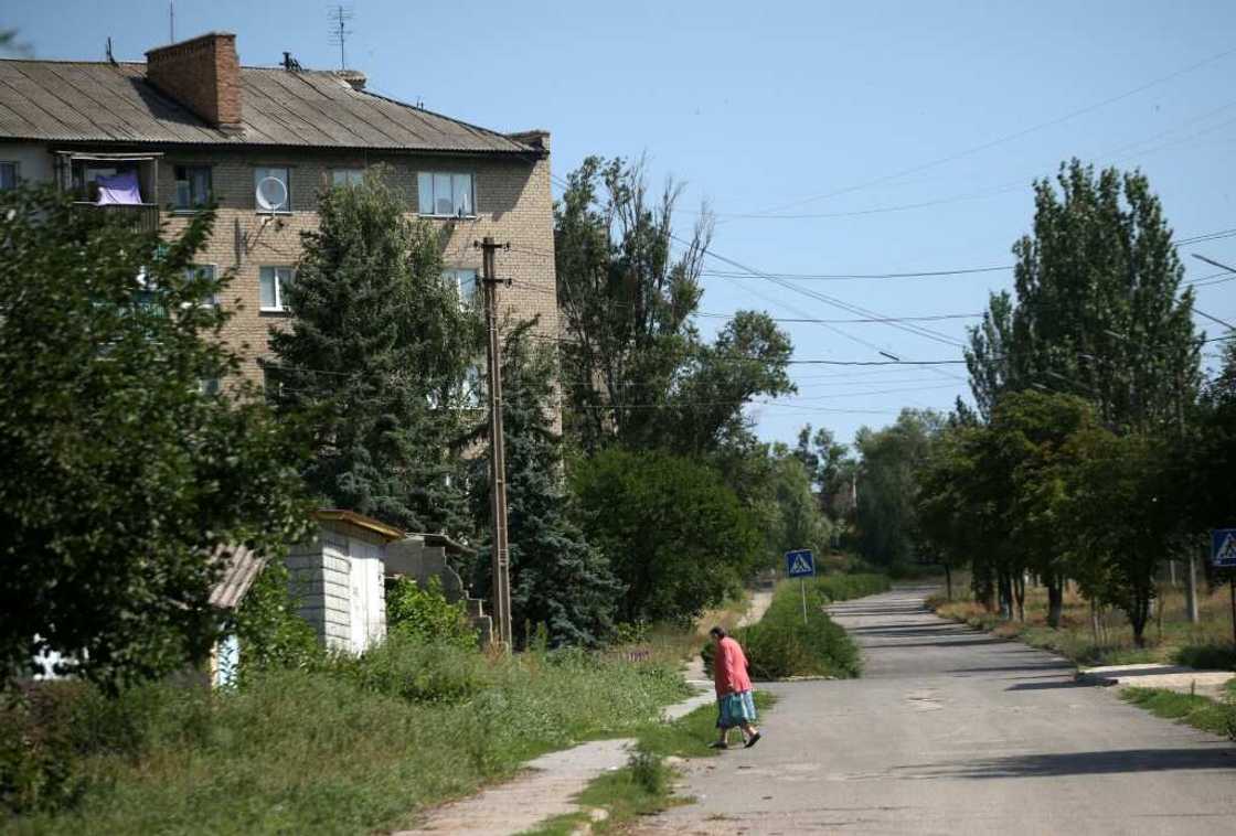 Like in all the towns on east Ukraine's front line, those who stay cannot or do not want to evacuate Like in all the towns on east Ukraine's front line, those who stay cannot or do not want to evacuate