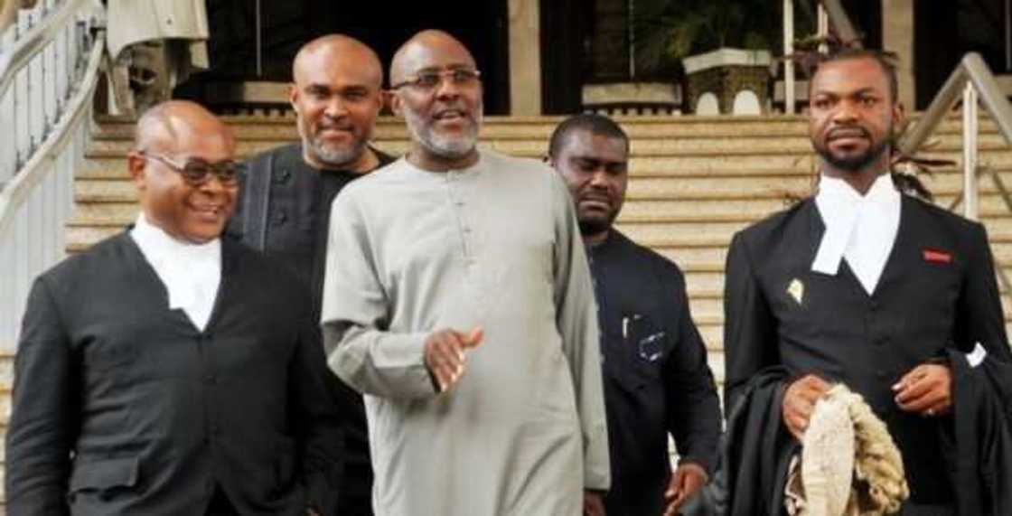 A daure da ankwa a kan kujerar asibiti - Hotunan yadda aka yi shari'ar Metuh cikin shekaru 4 A daure da ankwa a kan kujerar asibiti - Hotunan yadda aka yi shari'ar Metuh cikin shekaru 4