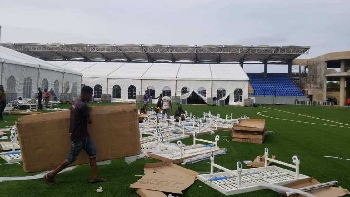 Yanzu-yanzu: Gwamnatin jihar Legas ta mayar da filin kwallo asibitin jinyar masu Coronavirus Yanzu-yanzu: Gwamnatin jihar Legas ta mayar da filin kwallo asibitin jinyar masu Coronavirus