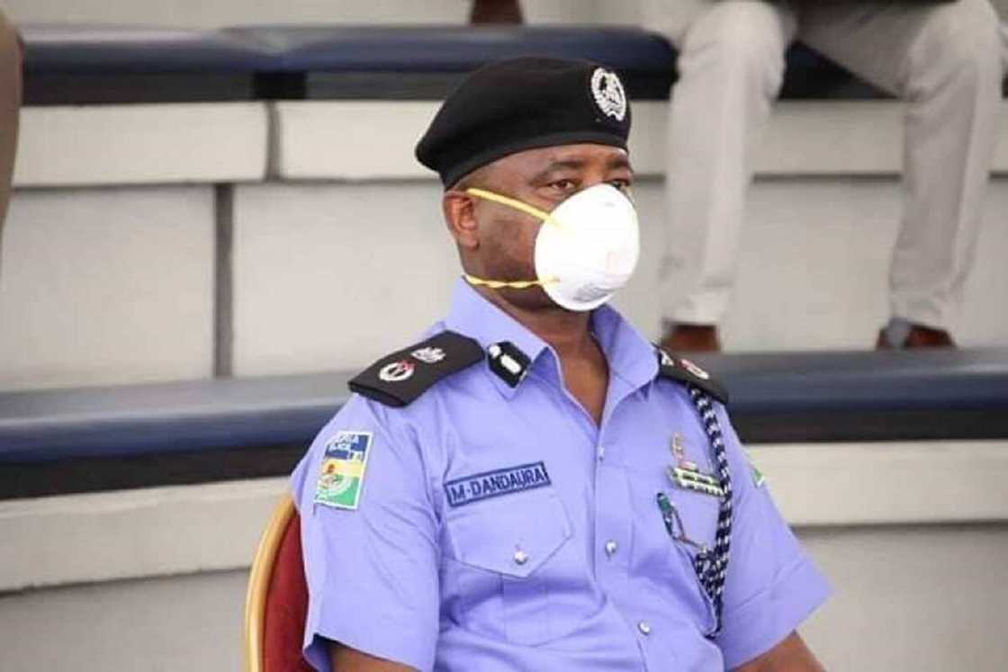 ‘Yan Sanda masu neman ‘na goro’ sun yi wa Direba tunbur, sun bata masa mota a F/Kwal ‘Yan Sanda masu neman ‘na goro’ sun yi wa Direba tunbur, sun bata masa mota a F/Kwal