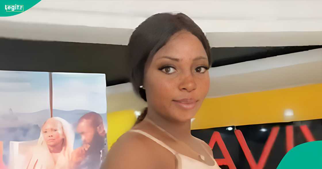 Mum reacts as daughter receives table gas cooker at graduation, mentions party fee