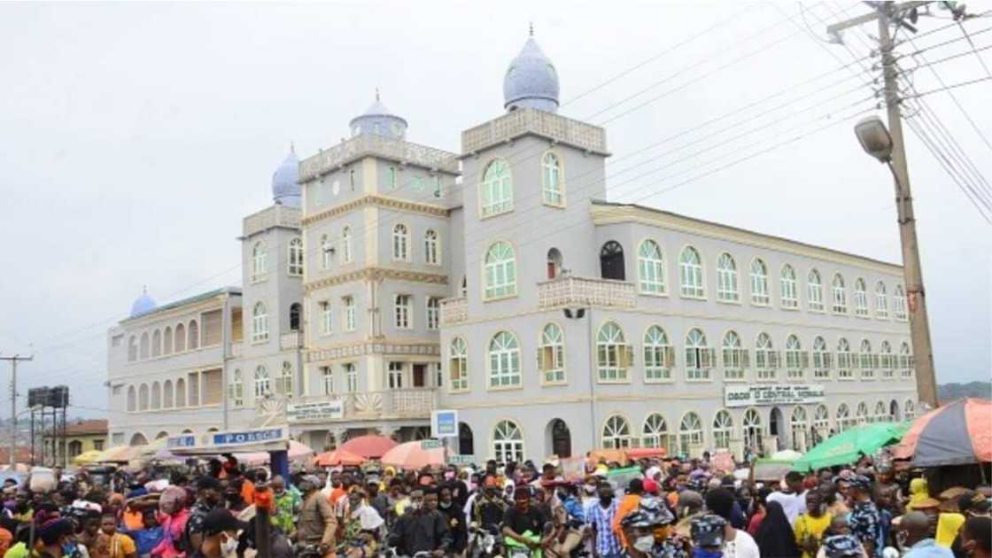 Masquerades Reportedly Invade Mosque, Kill 1, Injure Many Others on Osun Masquerades Reportedly Invade Mosque, Kill 1, Injure Many Others on Osun