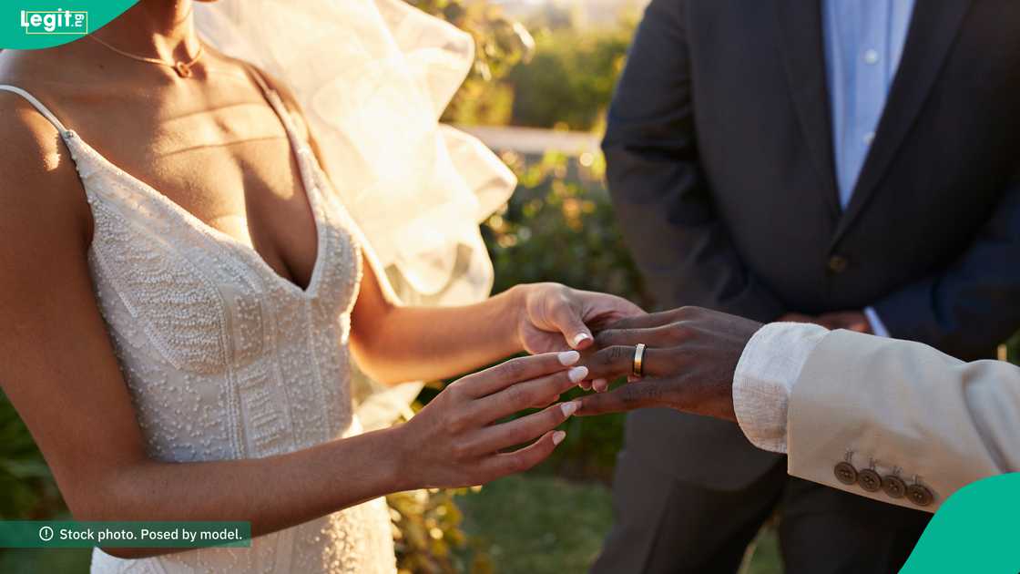 A bride cancels her wedding just three weeks before the ceremony after booking a wedding gown and making other payments.