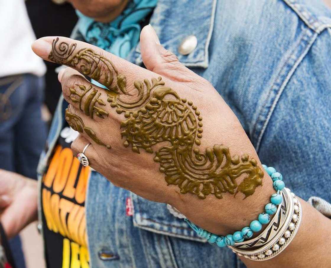 Golden 3D henna Golden 3D henna