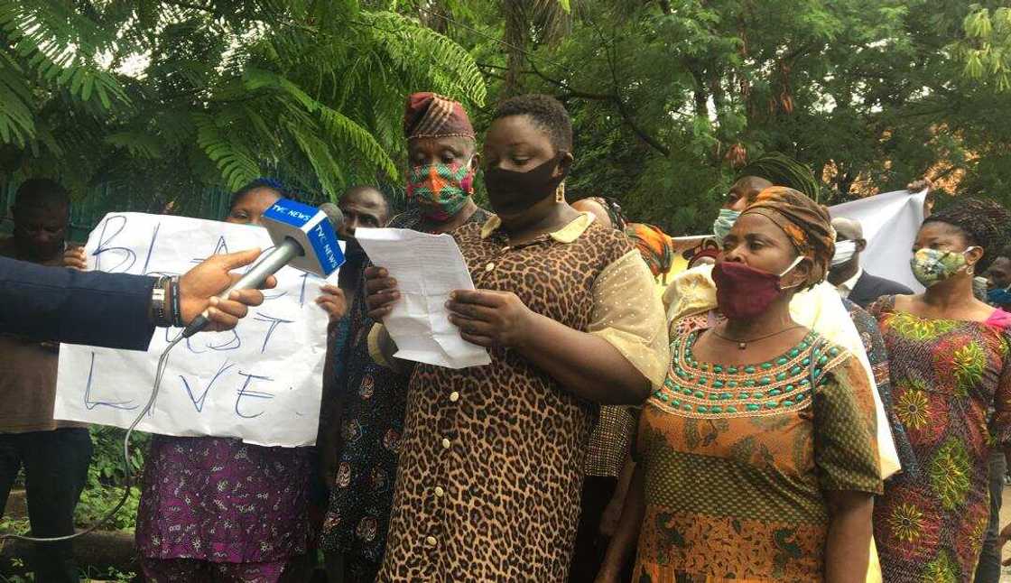 George Floyd: Protesters defy heavy Lagos rain, march in solidarity with blacks