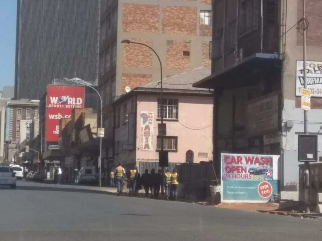 Yadda aka kashe mutane, aka kona shagunan yan Najeriya a kasar Afirka ta kudu (Hotuna da bidiyoyi) Yadda aka kashe mutane, aka kona shagunan yan Najeriya a kasar Afirka ta kudu (Hotuna da bidiyoyi)