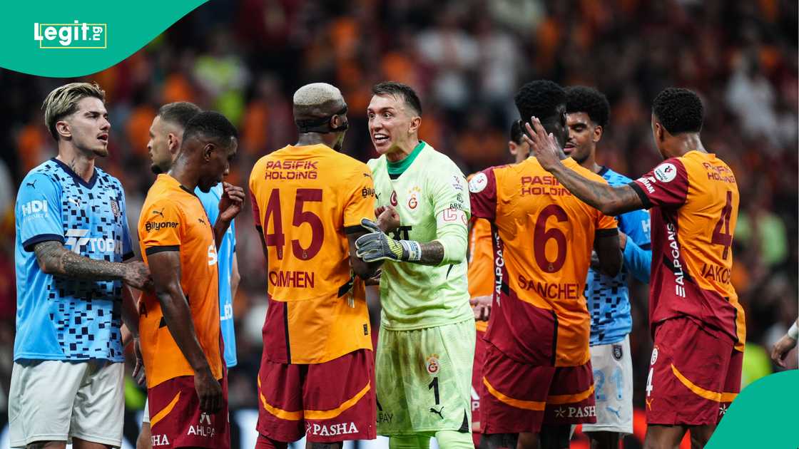Victor Osimhen, Galatasaray, Istanbul Basaksehir, Fernando Muslera, Rams Park, Istanbul, Turkiye. Victor Osimhen, Galatasaray, Istanbul Basaksehir, Fernando Muslera, Rams Park, Istanbul, Turkiye.