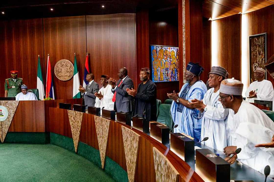 Shugaba Buhari ya jagorancin taron FEC na karshe da ministoci 31 (Hotuna) Shugaba Buhari ya jagorancin taron FEC na karshe da ministoci 31 (Hotuna)