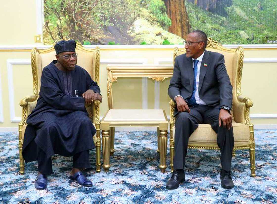 Sheikh Gumi ya jagoranci Malamai sun kaima tsohon Shugaban ƙasa Obasanjo Ziyara Sheikh Gumi ya jagoranci Malamai sun kaima tsohon Shugaban ƙasa Obasanjo Ziyara