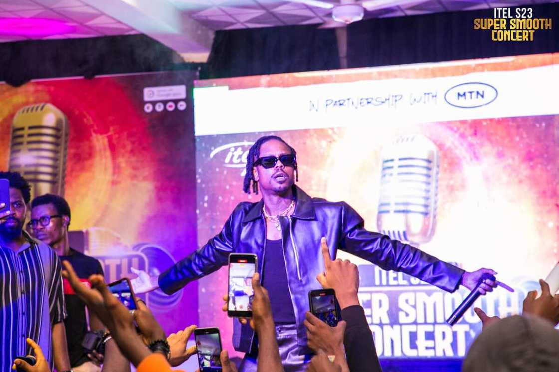 Amplifying Nigerian Talent: itel S23 Super Smooth Concert Lights Up Nigerian Campuses Amplifying Nigerian Talent: itel S23 Super Smooth Concert Lights Up Nigerian Campuses