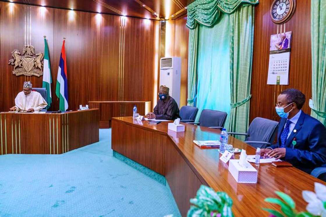 Kwamitin yaki da annobar korona ya sake komawa gaban Buhari da sabbin bayanai Kwamitin yaki da annobar korona ya sake komawa gaban Buhari da sabbin bayanai