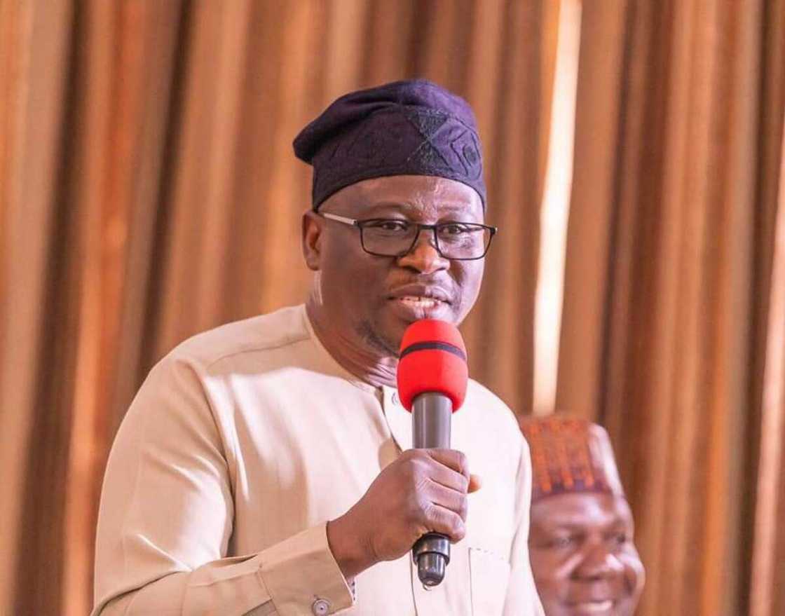 Gwamnan jihar Adamawa ya ba da tallafin N10,000 ga ma'aikata Gwamnan jihar Adamawa ya ba da tallafin N10,000 ga ma'aikata