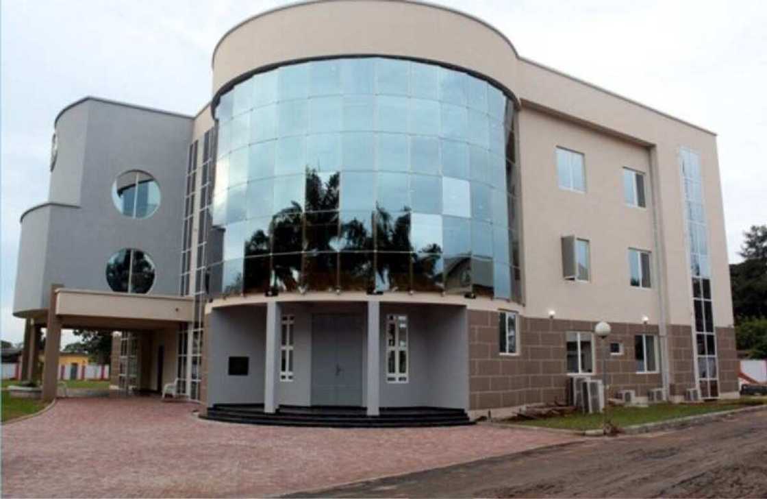 Rundunar Soji ta karbe iko da tsaron gidan gwamnatin jihar Imo Rundunar Soji ta karbe iko da tsaron gidan gwamnatin jihar Imo