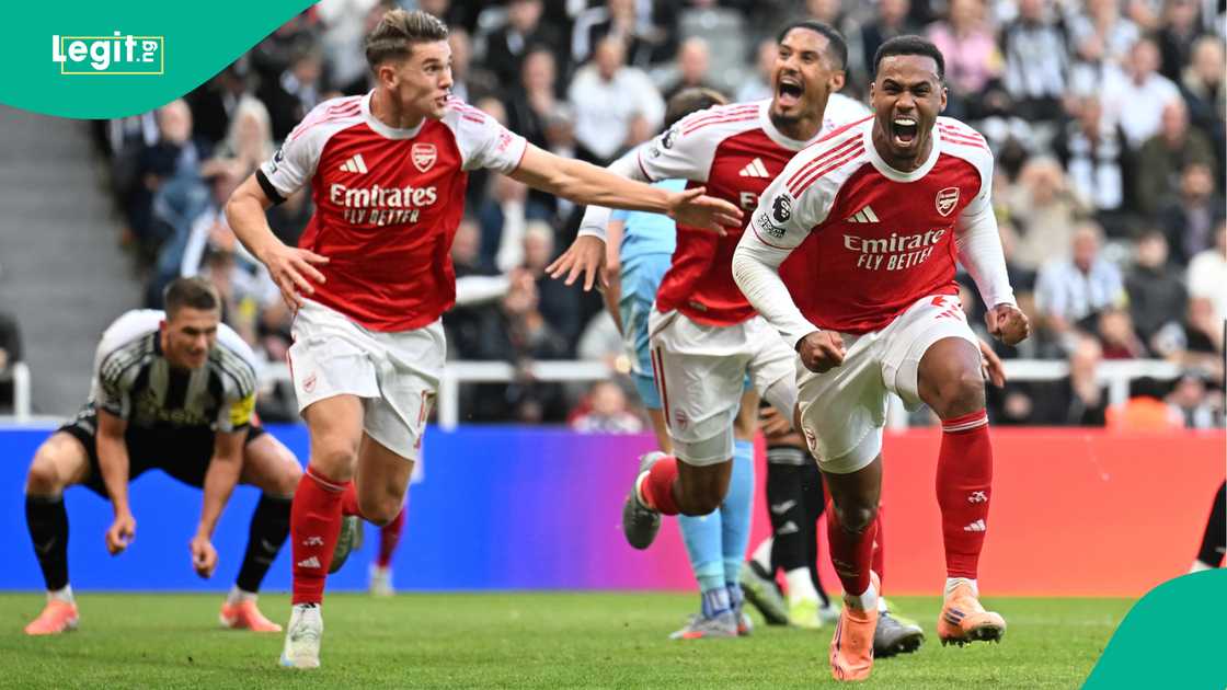 Gabriel Magalhaes, Viktor Gyokeres, William Saliba, Arsenal, St James Park, Newcastle United, England, Premier League. Gabriel Magalhaes, Viktor Gyokeres, William Saliba, Arsenal, St James Park, Newcastle United, England, Premier League.