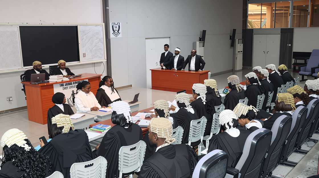 A moot court in session at the Baze University Jural court. A moot court in session at the Baze University Jural court.