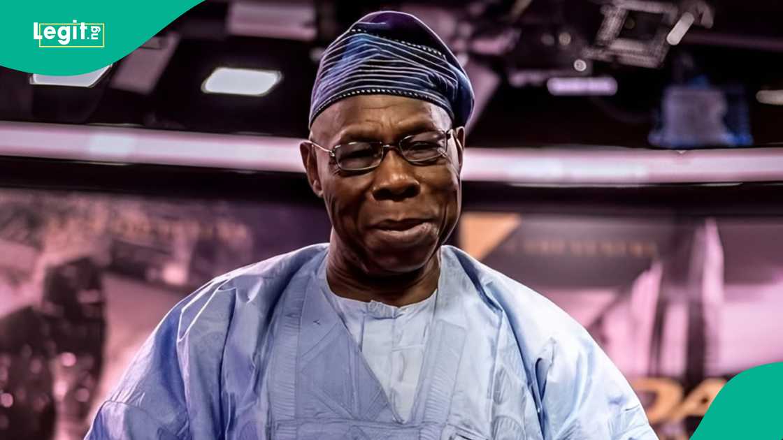 Ex-president Olusegun Obasanjo trends as a video of how he greeted Ebenezer Obey at his birthday trends. Ex-president Olusegun Obasanjo trends as a video of how he greeted Ebenezer Obey at his birthday trends.