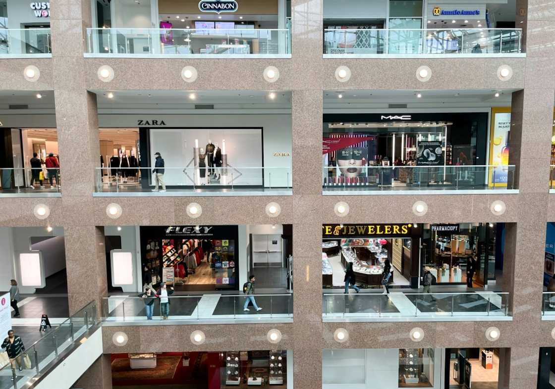 Retailers are expected to hire between 400,000 and 500,000 seasonal workers this year, according to the National Retail Federation Retailers are expected to hire between 400,000 and 500,000 seasonal workers this year, according to the National Retail Federation