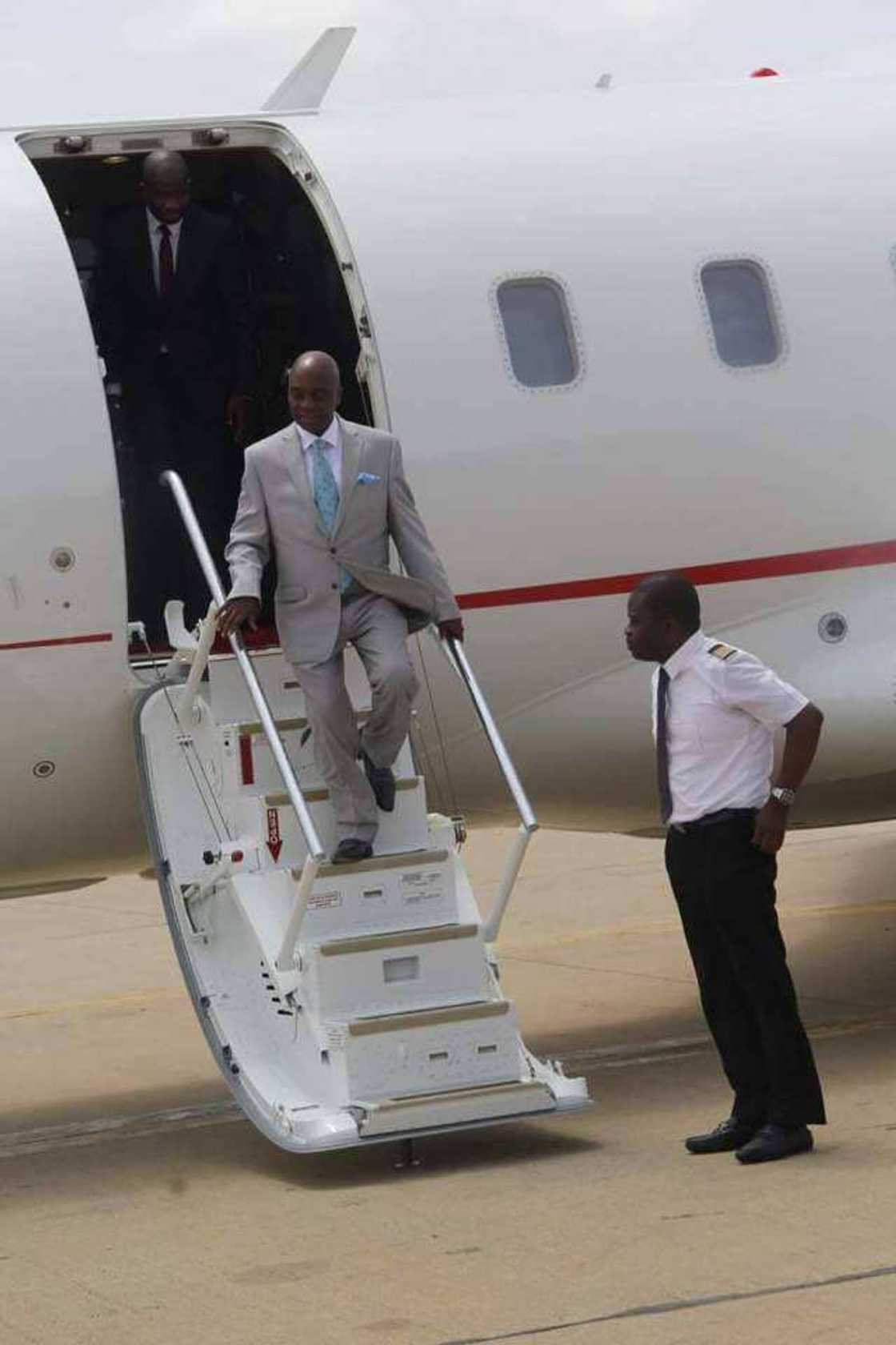 Hotunan cikin jirgin sama da Faston Najeriya ya siya a kan biliyan N12.3 Hotunan cikin jirgin sama da Faston Najeriya ya siya a kan biliyan N12.3