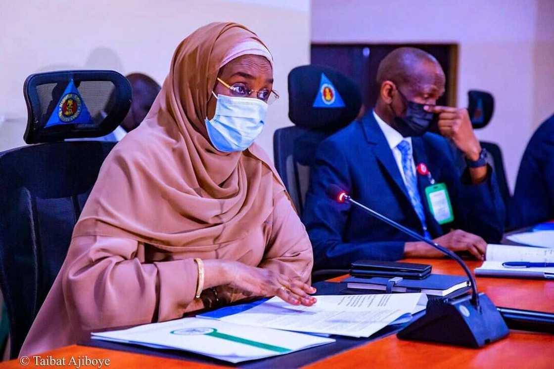 FG Ta Fito da Wani Sabon Tsari, Zata Tallafawa Yan Najeriya Miliyan Ɗaya da N5,000 na Tsawon Wata 6 FG Ta Fito da Wani Sabon Tsari, Zata Tallafawa Yan Najeriya Miliyan Ɗaya da N5,000 na Tsawon Wata 6