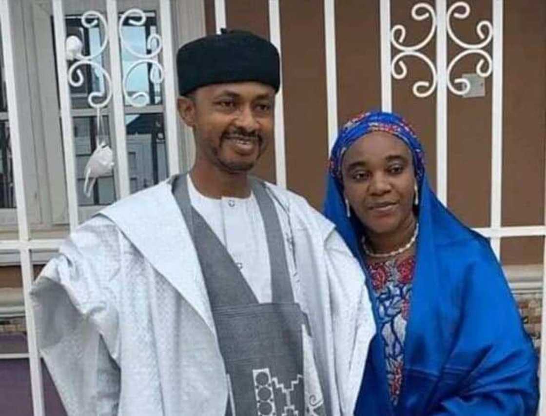 Hatsarin mota ya yi sanadiyyar rasuwar yarima Nuhu, matarsa, da 'ya'yansu hudu a hanyar Abuja Hatsarin mota ya yi sanadiyyar rasuwar yarima Nuhu, matarsa, da 'ya'yansu hudu a hanyar Abuja