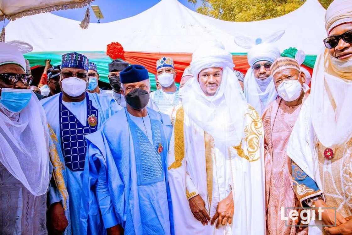 Hotunan yadda nadin sarautan Yusuf Buhari ya gudana a garin Daura Hotunan yadda nadin sarautan Yusuf Buhari ya gudana a garin Daura