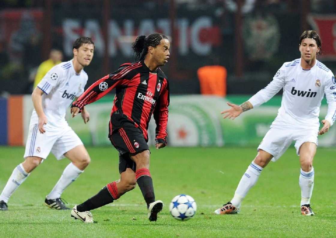 Jerin ‘Yan wasan kwallon da suka dawo suka rasa dukiyarsu shekaru da yin ritaya Jerin ‘Yan wasan kwallon da suka dawo suka rasa dukiyarsu shekaru da yin ritaya