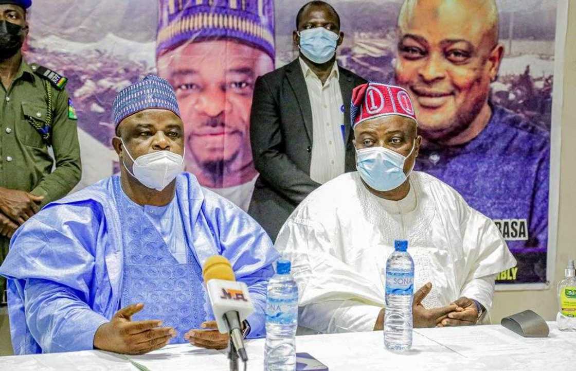 Shugabannin majalisun dokokin Arewa mao yamma sun yi alkawarin goyon bayan Tinubu a 2023 Shugabannin majalisun dokokin Arewa mao yamma sun yi alkawarin goyon bayan Tinubu a 2023