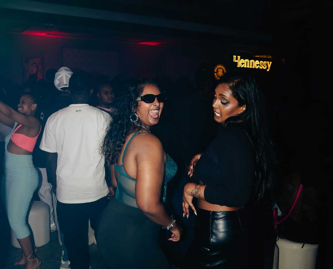 For illustration purposes only. For illustration purposes only.