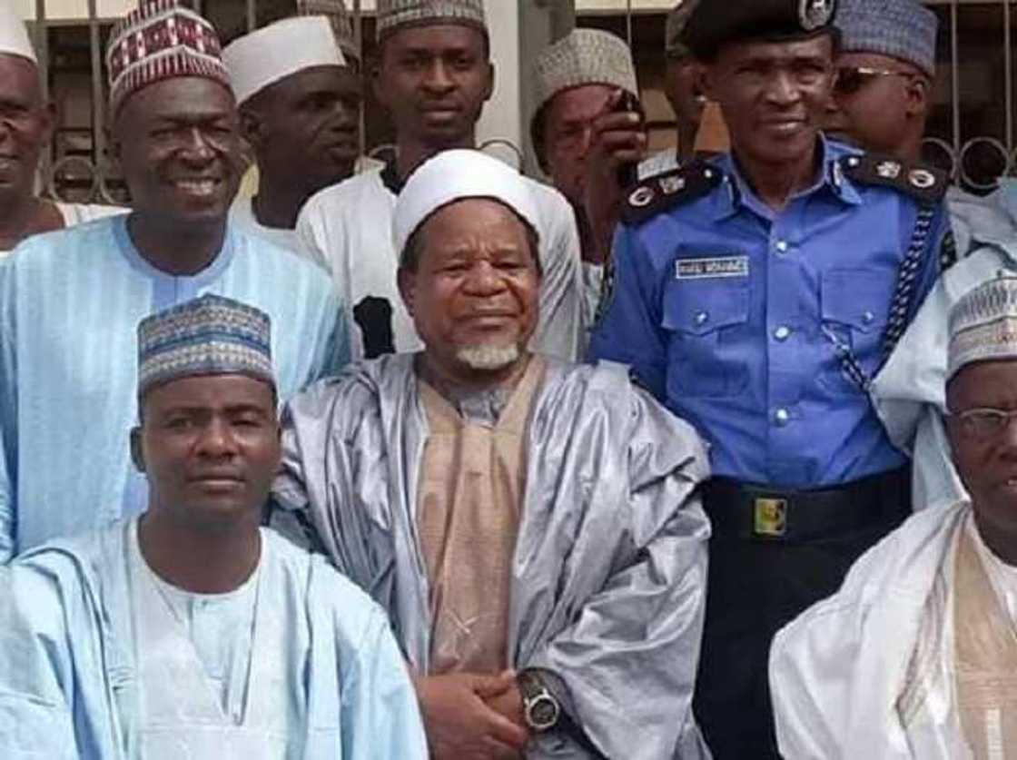 Zaben Gwamnan Kano: Kwamishina ‘Maza kwaya Mata kwaya’ ya kai ma Malaman Darika ziyara Zaben Gwamnan Kano: Kwamishina ‘Maza kwaya Mata kwaya’ ya kai ma Malaman Darika ziyara