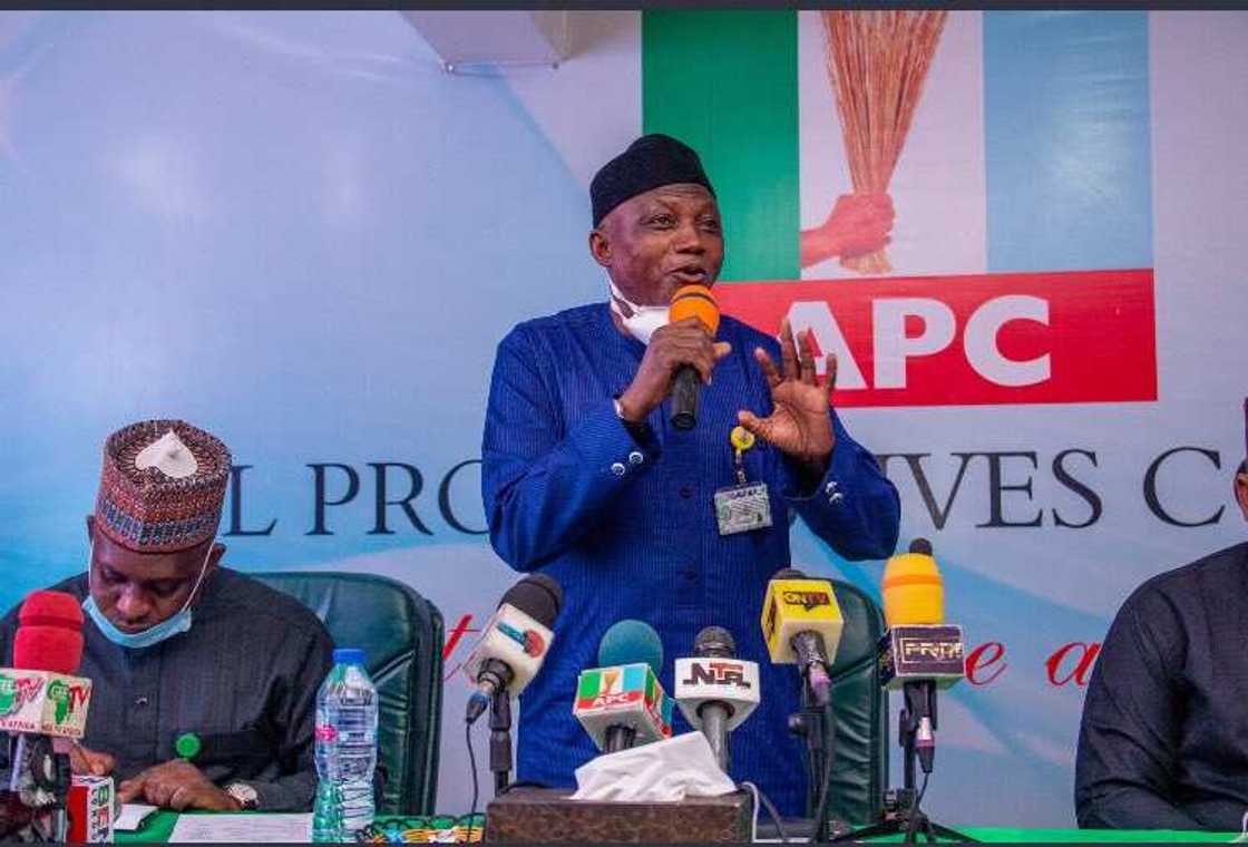 APC ta fara rijistar mambobinta tare tantance ƴan jam'iyya APC ta fara rijistar mambobinta tare tantance ƴan jam'iyya