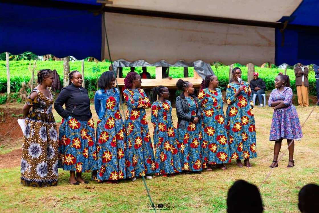 Furnish parents' house, N35k, 7 female friends, Nairobi women Furnish parents' house, N35k, 7 female friends, Nairobi women