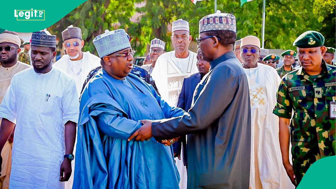 Ministan tsaro, Bello Matawalle ya gana da Gwamna Nasir Idris a shirin ceto daliban Kebbi Ministan tsaro, Bello Matawalle ya gana da Gwamna Nasir Idris a shirin ceto daliban Kebbi