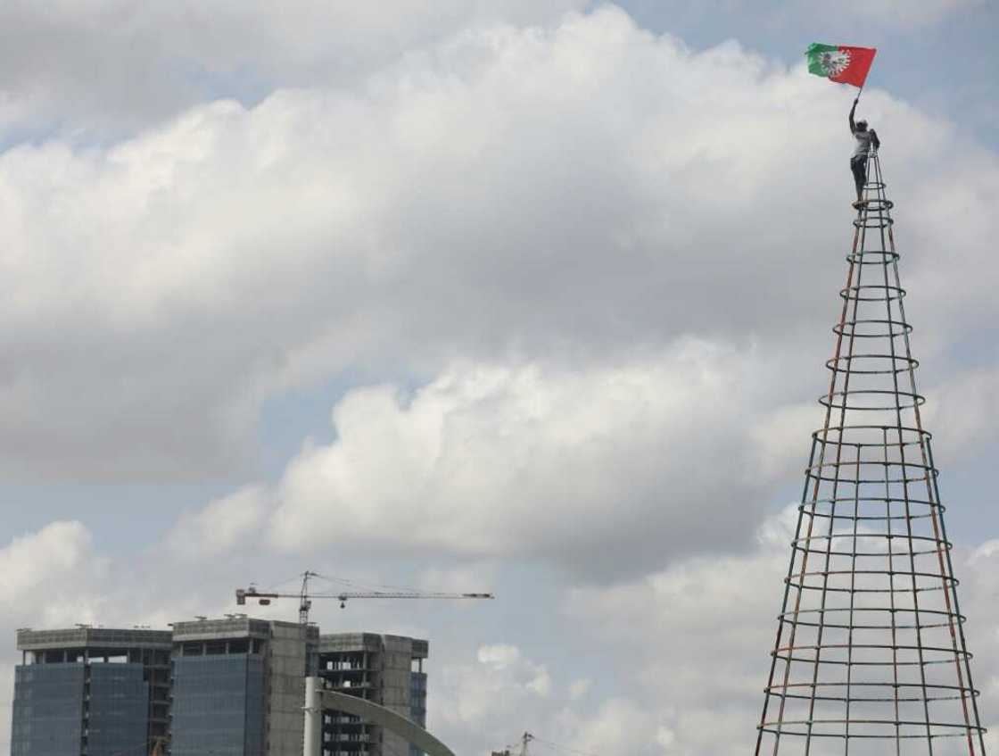 Nigerian elections have often been marked by violence, delays, fraud claims and court challenges Nigerian elections have often been marked by violence, delays, fraud claims and court challenges