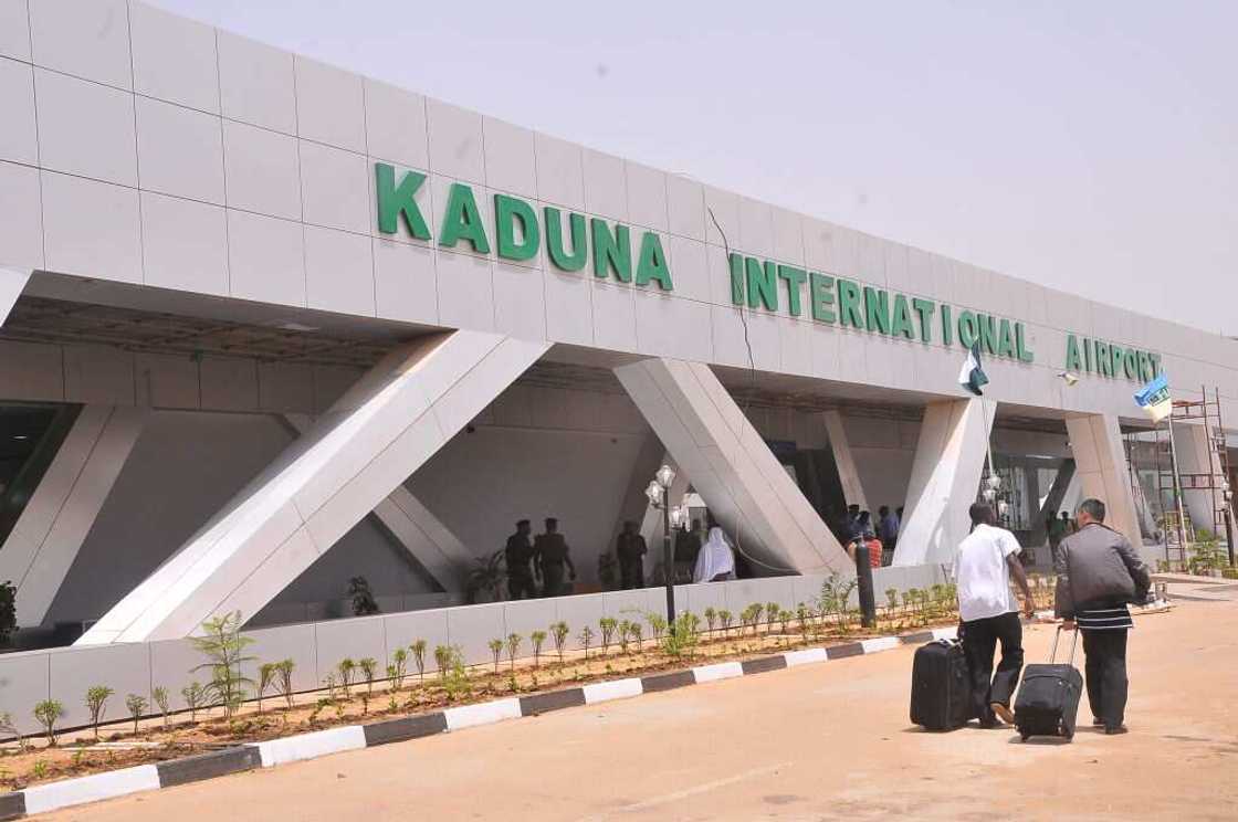 Daredevil bandits attack federal airport quarters, abduct families in Kaduna Daredevil bandits attack federal airport quarters, abduct families in Kaduna