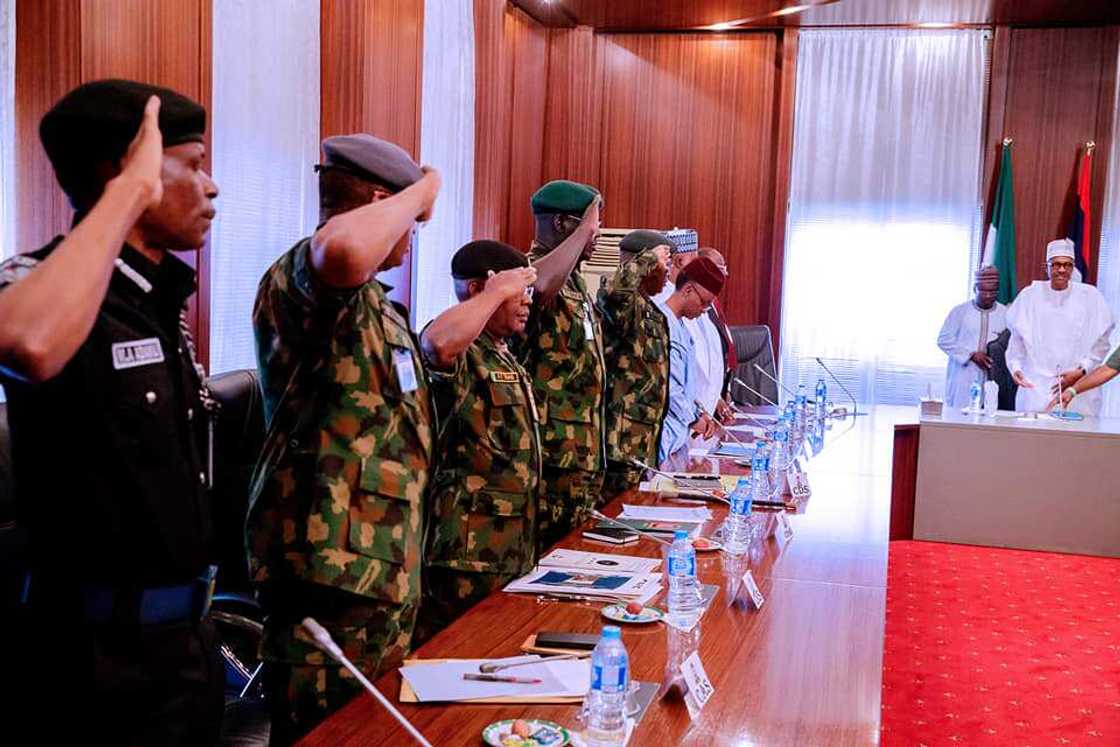 Elections 2019: Details of Buhari’s meeting with security chiefs emerge Elections 2019: Details of Buhari’s meeting with security chiefs emerge