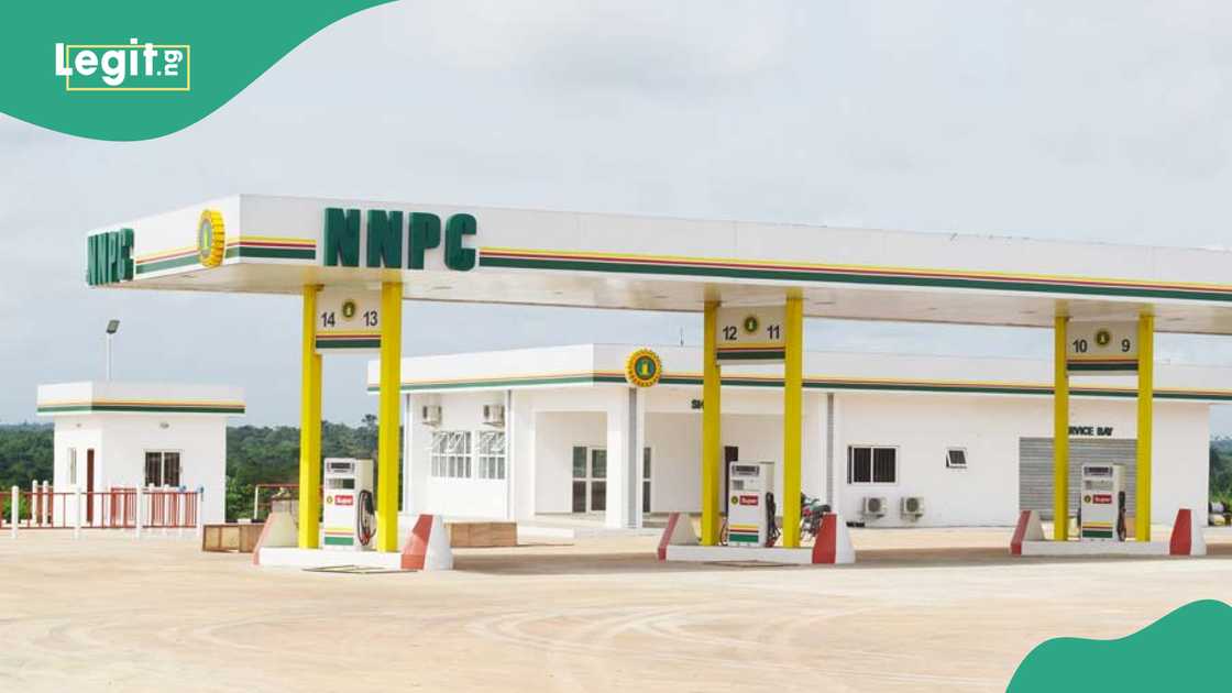 Customers get free petrol from NNPC Customers get free petrol from NNPC