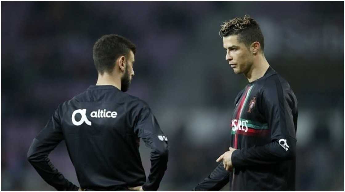 Portuguese star Bruno Fernandes defends Cristiano Ronaldo with thinly-veiled swipe at Juventus Portuguese star Bruno Fernandes defends Cristiano Ronaldo with thinly-veiled swipe at Juventus