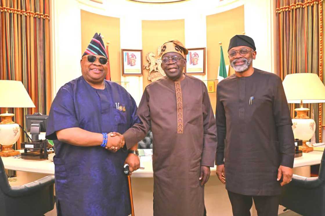 Tinubu ya karbi bakuncin Adeleke Tinubu ya karbi bakuncin Adeleke