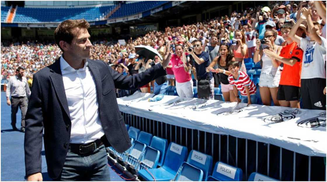 Iker Casillas, Kompany, da Villa su na cikin gwarazan da su ka yi ritaya a bana Iker Casillas, Kompany, da Villa su na cikin gwarazan da su ka yi ritaya a bana