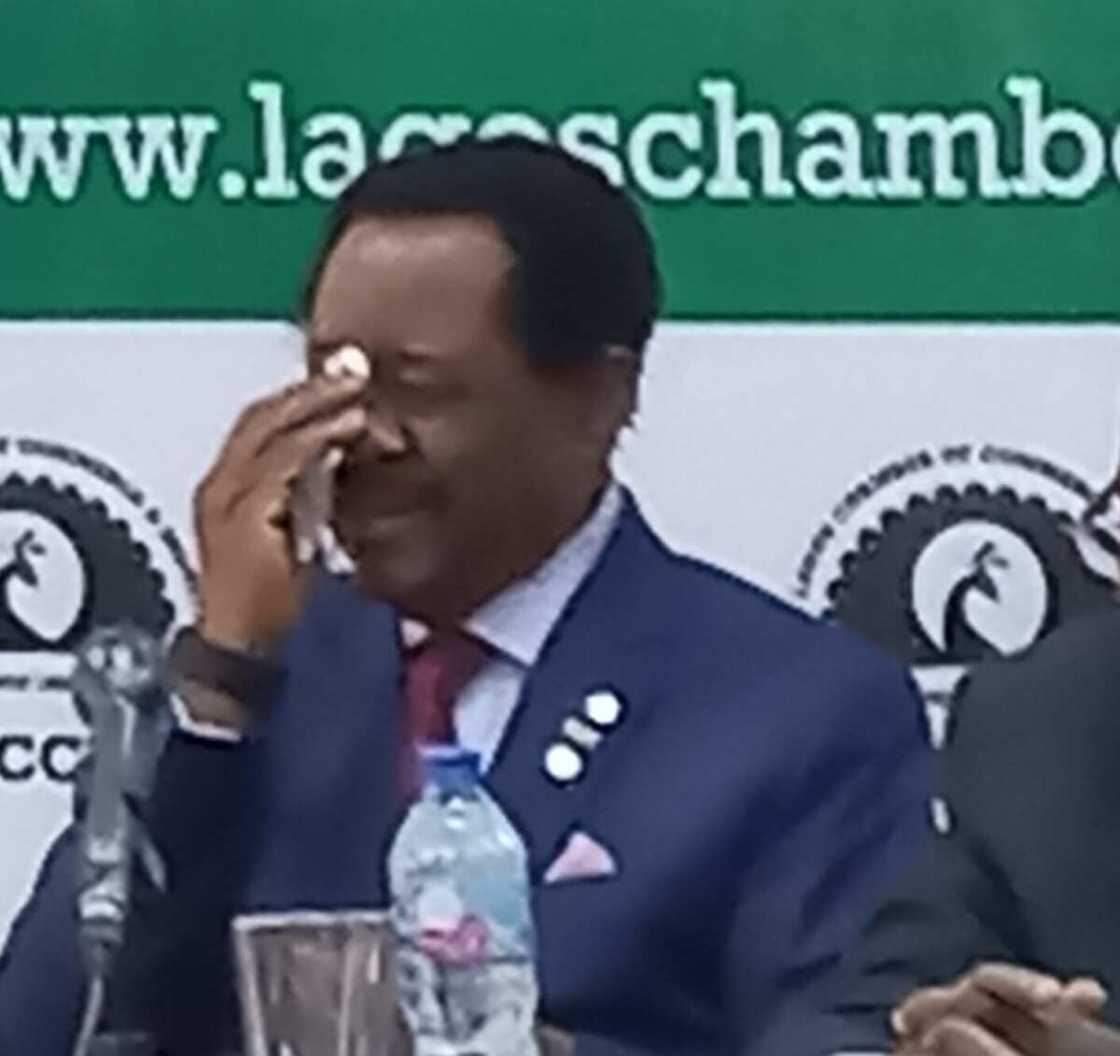 Yadda shugaban LCCI ya rushe da kuka kan tabarbarewar tattalin arzikin kasar nan Yadda shugaban LCCI ya rushe da kuka kan tabarbarewar tattalin arzikin kasar nan