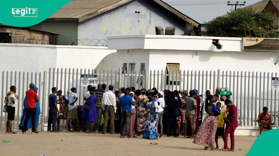 Bank queue Bank queue