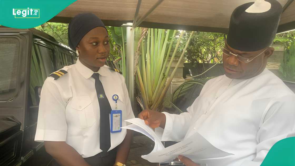 Enejoh Faith’s family visits former Kogi Governor Yahaya Bello to thank him for funding her pilot training.
