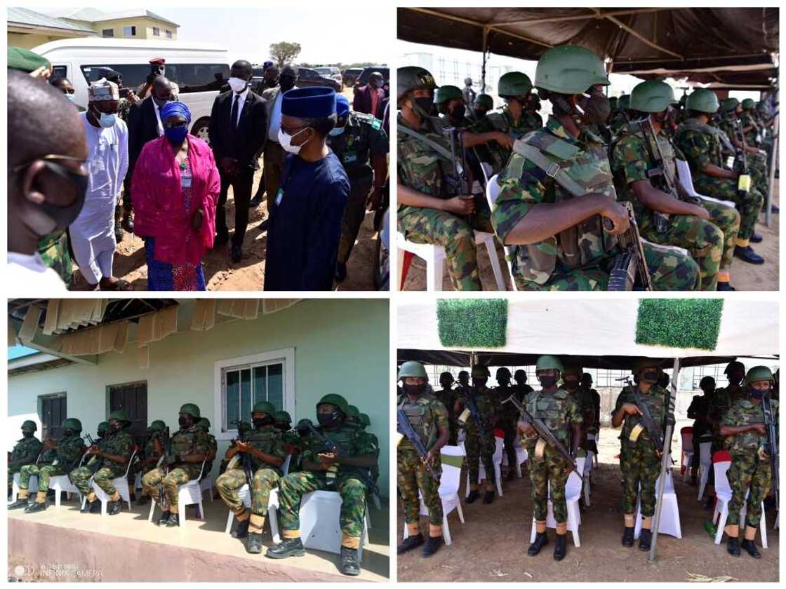 Garkuwa da mutane: Hotunan dakarun soji mata 200 da aka jibge a hanyar Abuja-Kaduna Garkuwa da mutane: Hotunan dakarun soji mata 200 da aka jibge a hanyar Abuja-Kaduna