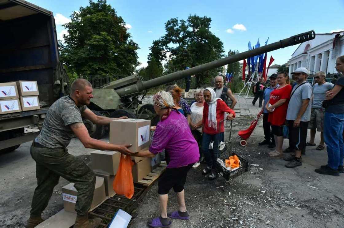 Residents of destroyed cities under both Ukrainian and Russian control depend on humanitarian aid to survive Residents of destroyed cities under both Ukrainian and Russian control depend on humanitarian aid to survive