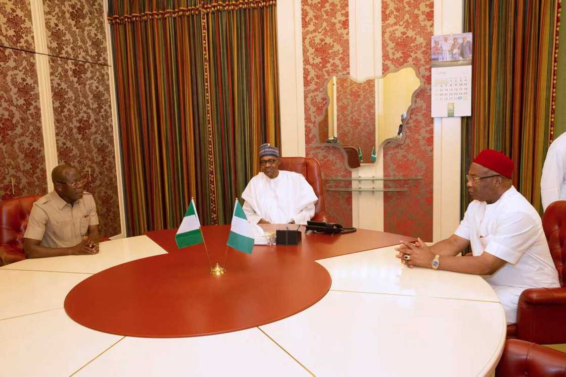 Yanzu-yanzu: Buhari ya karbi bakuncin Hope Uzodinma, sabon gwamnan Imo (Hotuna) Yanzu-yanzu: Buhari ya karbi bakuncin Hope Uzodinma, sabon gwamnan Imo (Hotuna)