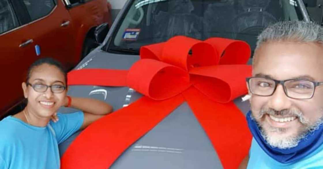 Woman wows her hubby with expensive SUV car as new year gift Woman wows her hubby with expensive SUV car as new year gift