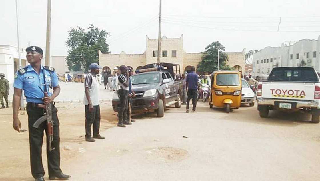 Hotunan yadda aka tsananta tsaro a fadar sabon Sarkin Zazzau